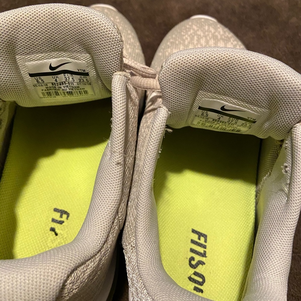 Shoes - Picture 5 of 5